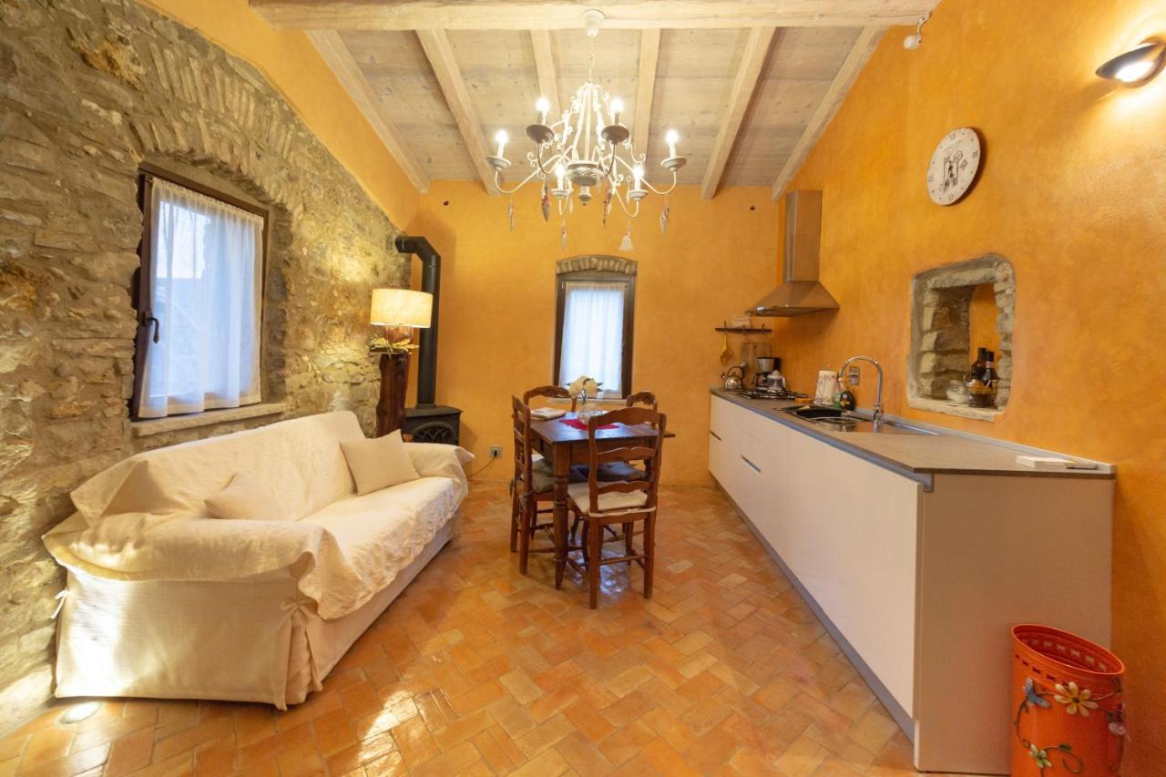 Agriturismo C'Era Una Volta カンポロッソ エクステリア 写真